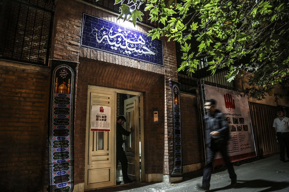 سوگواره پنجم-عکس 12-معین احدی-جلسه هیأت