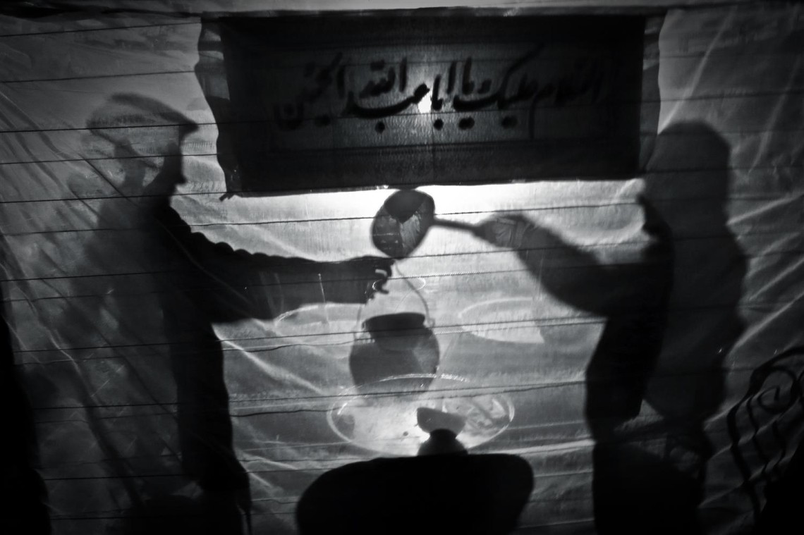 سوگواره چهارم-عکس 27-حمیدرضا بازرگانی-جلسه هیأت فضای بیرونی