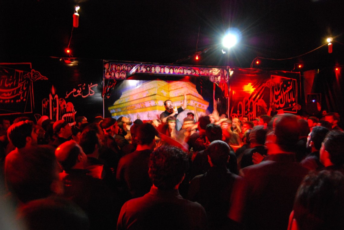 سوگواره چهارم-عکس 6-علی فرهمند-جلسه هیأت فضای داخلی