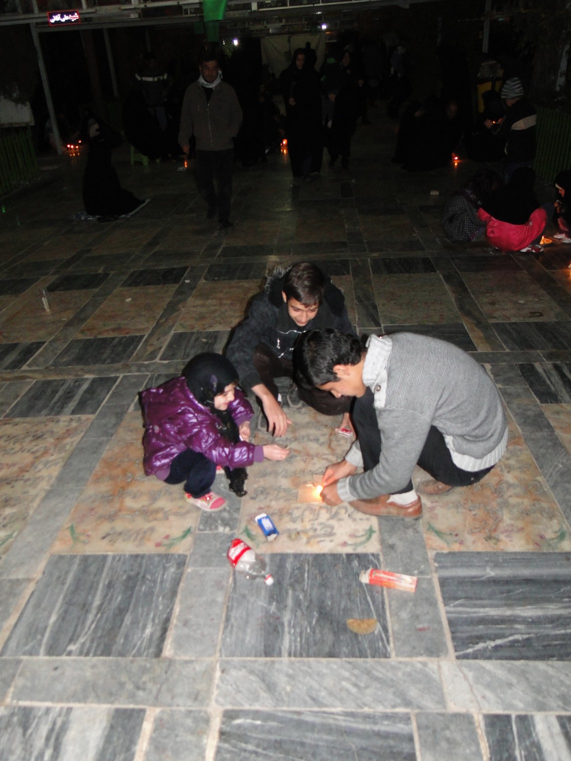 سوگواره دوم-عکس 10-فرشید پراوین-جلسه هیأت فضای بیرونی 