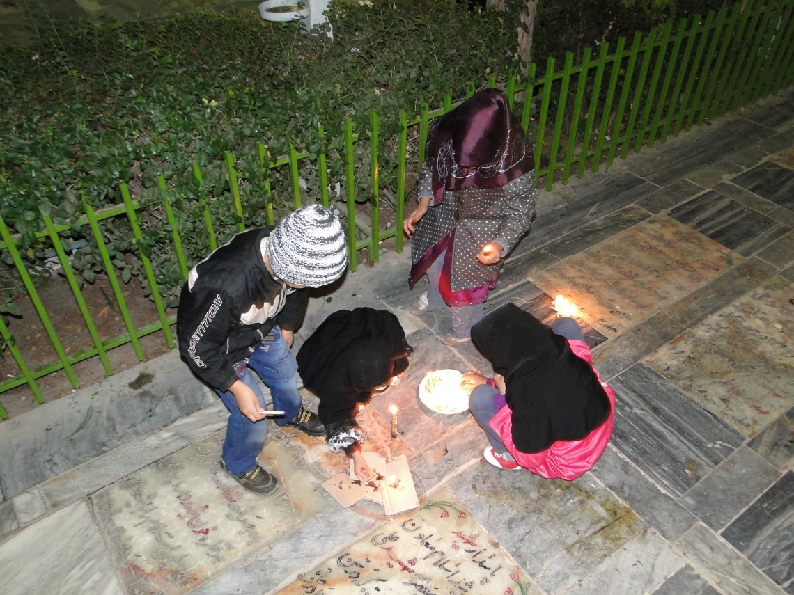 سوگواره دوم-عکس 12-فرشید پراوین-جلسه هیأت فضای بیرونی 