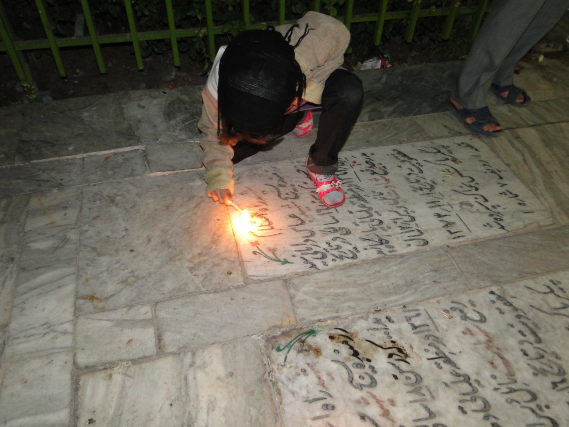 سوگواره دوم-عکس 16-فرشید پراوین-جلسه هیأت فضای بیرونی 