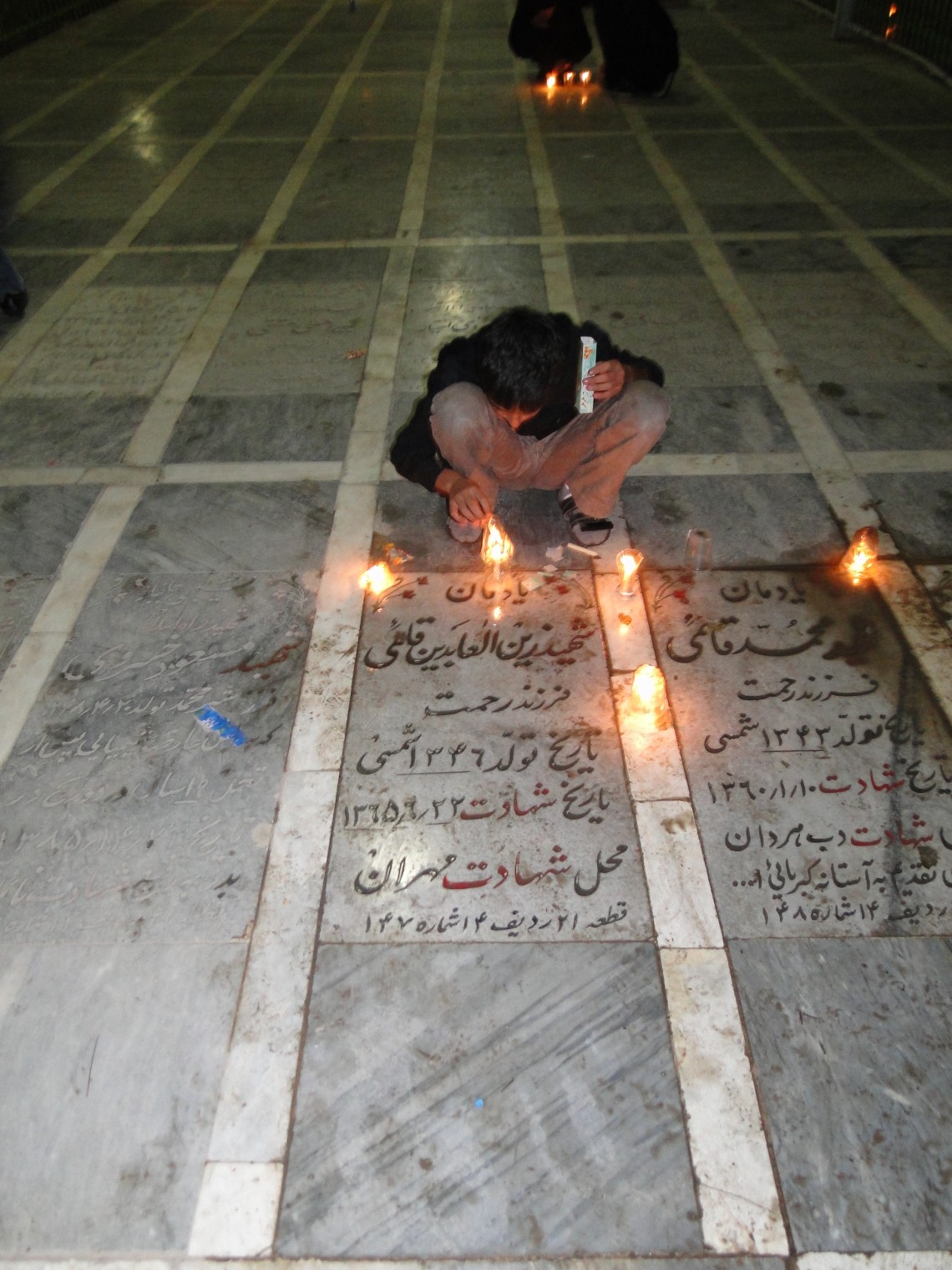 سوگواره دوم-عکس 31-فرشید پراوین-جلسه هیأت فضای بیرونی 