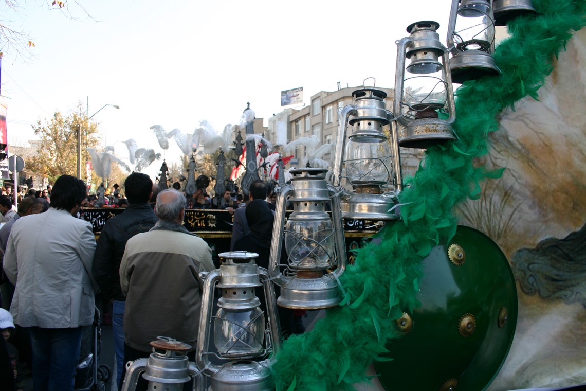 سوگواره سوم-عکس 7-حسن منصوری حبیب ابادی-جلسه هیأت فضای بیرونی