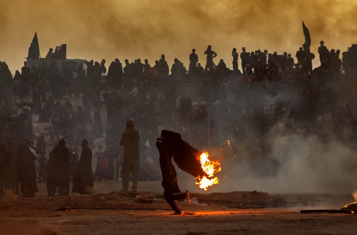 دهمین سوگواره عاشورایی عکس هیأت-هادی دهقان پور-مجالس احیای امراهل‌البیت علیهم‌السلام مجموعه عکس-دوربین دیجیتال-اقامه عزا (گزارشی از روند برگزاری مراسم هیأت از ابتدا تا انتها)