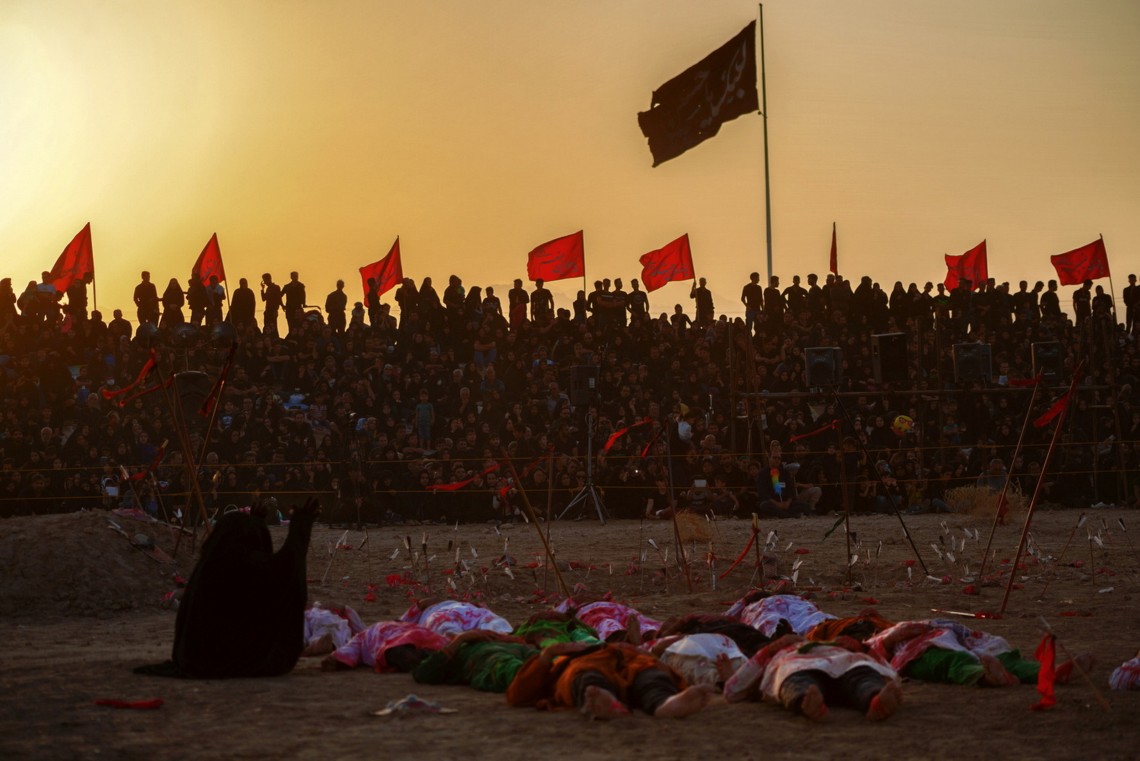 دهمین سوگواره عاشورایی عکس هیأت-هادی دهقان پور-مجالس احیای امراهل‌البیت علیهم‌السلام مجموعه عکس-دوربین دیجیتال-اقامه عزا (گزارشی از روند برگزاری مراسم هیأت از ابتدا تا انتها)