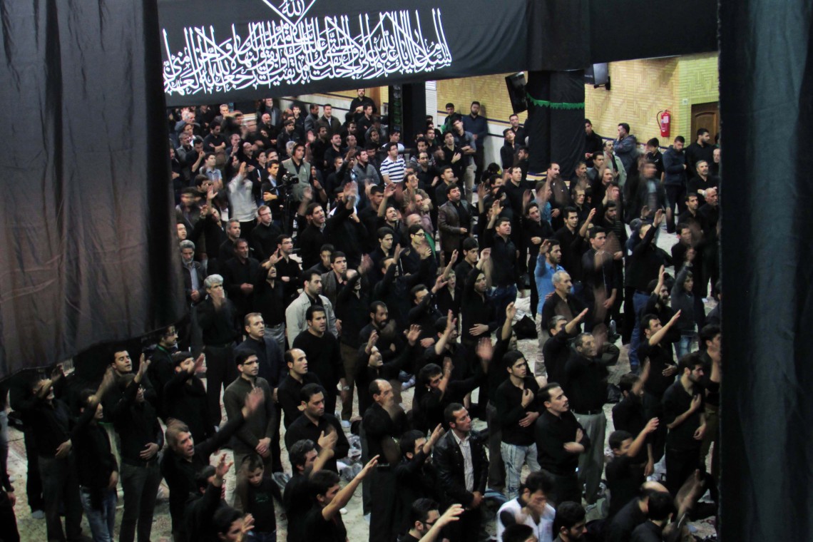 سوگواره سوم-عکس 15-مهدی کرمی-جلسه هیأت فضای داخلی