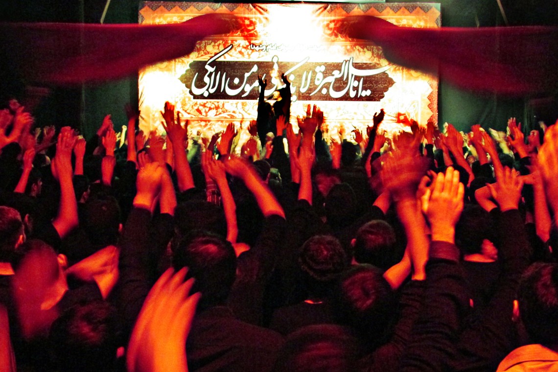 سوگواره سوم-عکس 18-مهدی کرمی-جلسه هیأت فضای داخلی