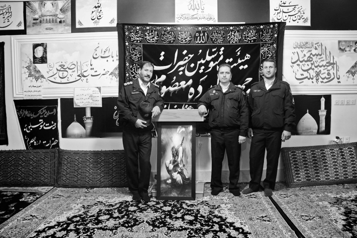 سوگواره چهارم-عکس 10-پویا بیات-جلسه هیأت یادبود