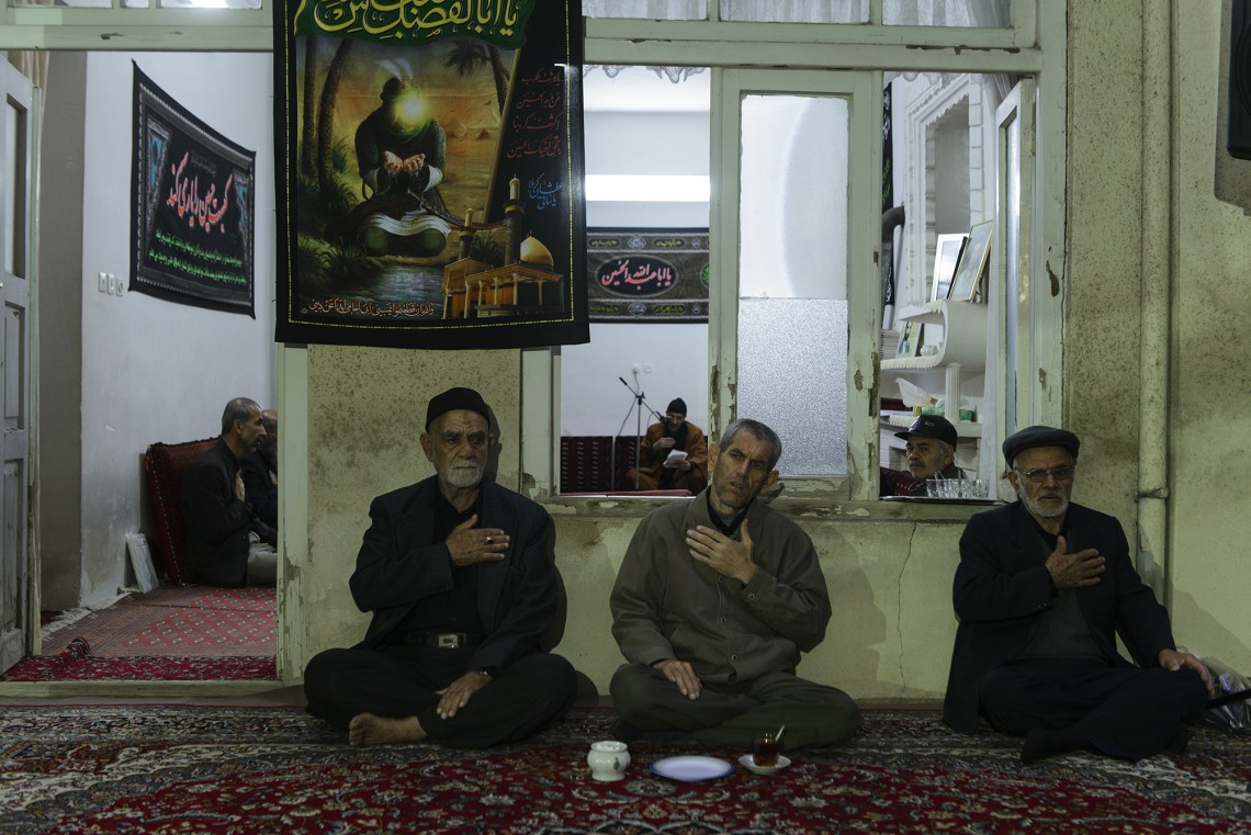 سوگواره چهارم-عکس 54-علی دهقان-جلسه هیأت فضای داخلی