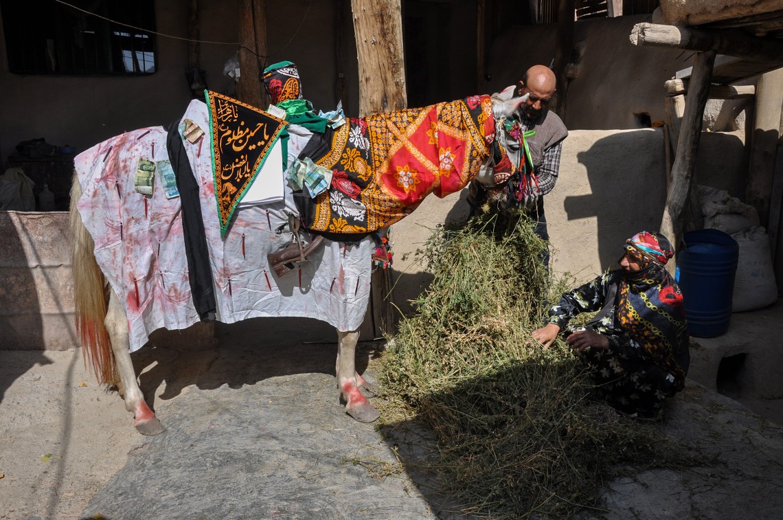 فراخوان ششمین سوگواره عاشورایی عکس هیأت-پرویز گلی زاده-بخش اصلی -جلسه هیأت