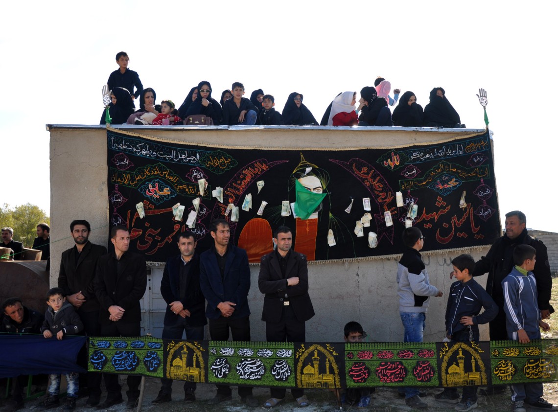 سوگواره چهارم-عکس 11-پرویز گلی زاده-آیین های عزاداری