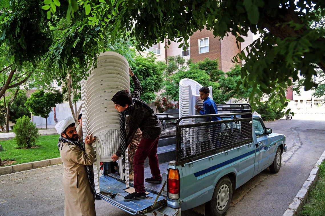 دهمین سوگواره عاشورایی عکس هیأت-حمید عابدی-مجالس احیای امراهل‌البیت علیهم‌السلام مجموعه عکس-دوربین دیجیتال-میاندار هیأت، میاندار خدمت (هیأت و خدمات اجتماعی)