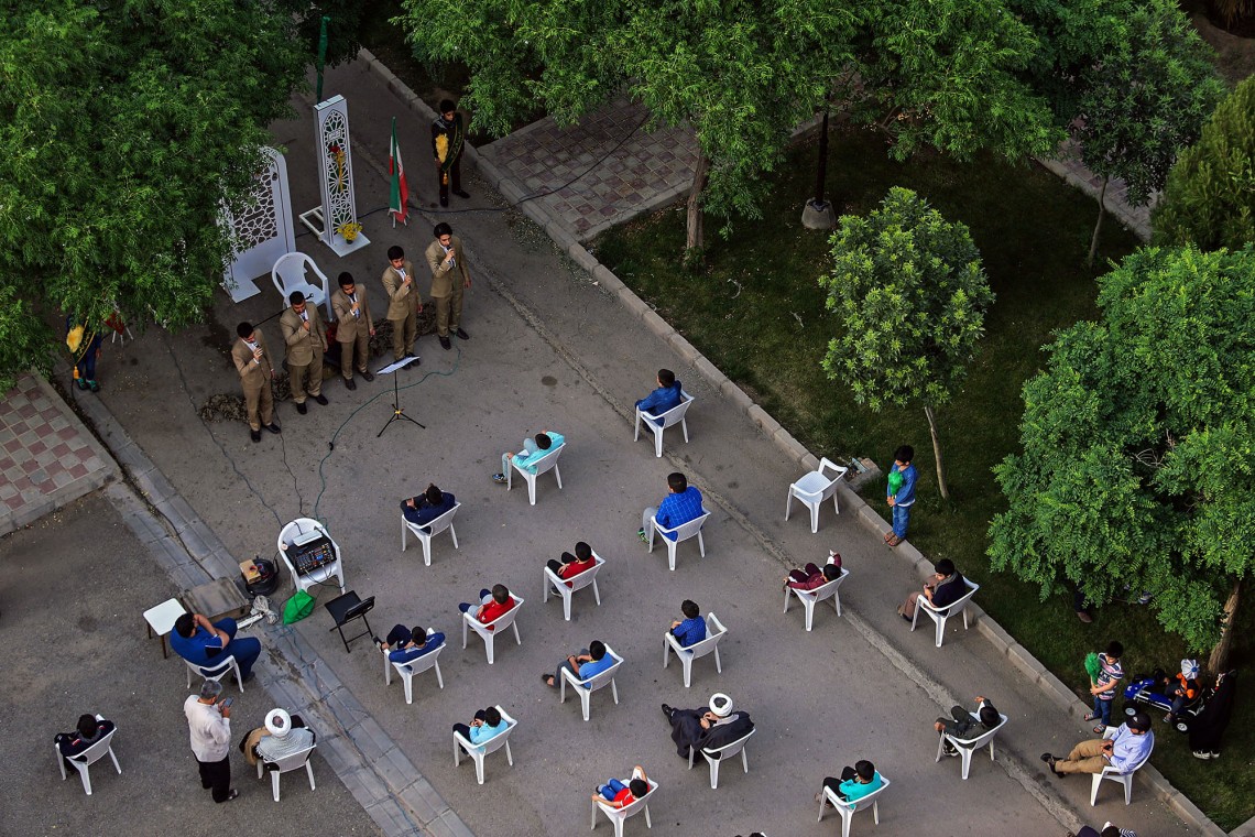 دهمین سوگواره عاشورایی عکس هیأت-حمید عابدی-مجالس احیای امراهل‌البیت علیهم‌السلام مجموعه عکس-دوربین دیجیتال-میاندار هیأت، میاندار خدمت (هیأت و خدمات اجتماعی)