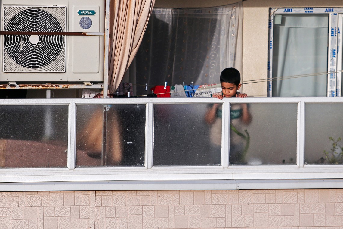 دهمین سوگواره عاشورایی عکس هیأت-حمید عابدی-مجالس احیای امراهل‌البیت علیهم‌السلام مجموعه عکس-دوربین دیجیتال-میاندار هیأت، میاندار خدمت (هیأت و خدمات اجتماعی)