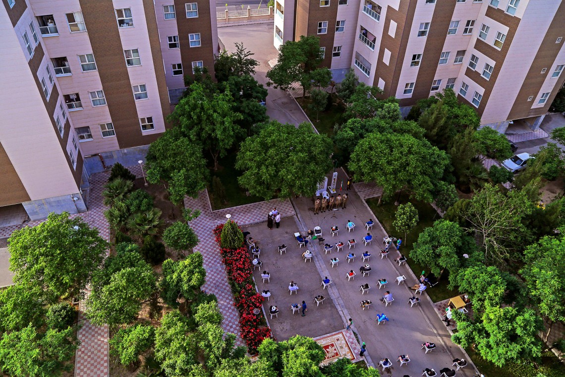 دهمین سوگواره عاشورایی عکس هیأت-حمید عابدی-مجالس احیای امراهل‌البیت علیهم‌السلام مجموعه عکس-دوربین دیجیتال-میاندار هیأت، میاندار خدمت (هیأت و خدمات اجتماعی)