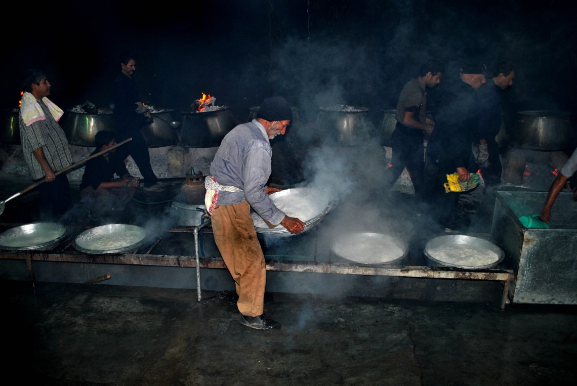 سوگواره دوم-عکس 14-فرشته ادب جو-جلسه هیأت فضای بیرونی 