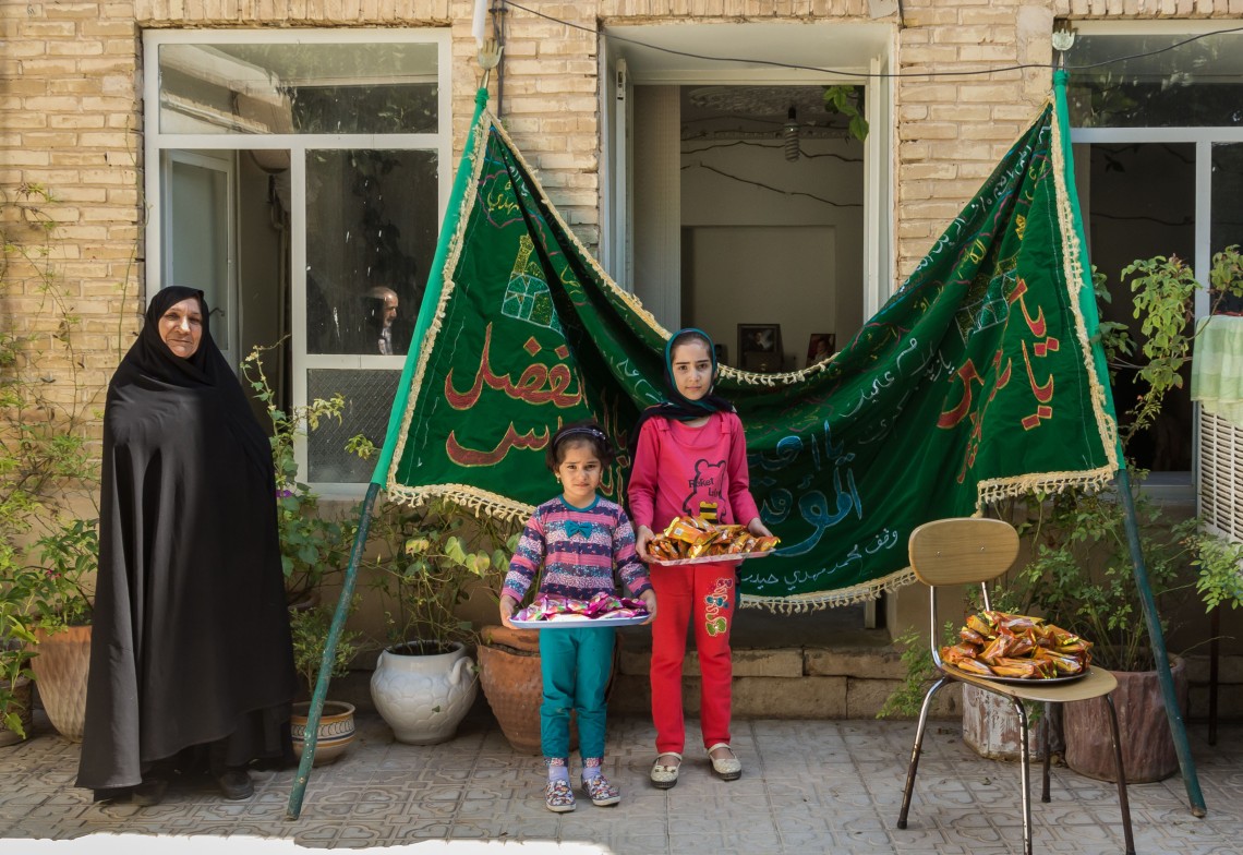 سوگواره پنجم-عکس 14-محمد رضا (امید) آقائی-جلسه هیأت فضای بیرونی