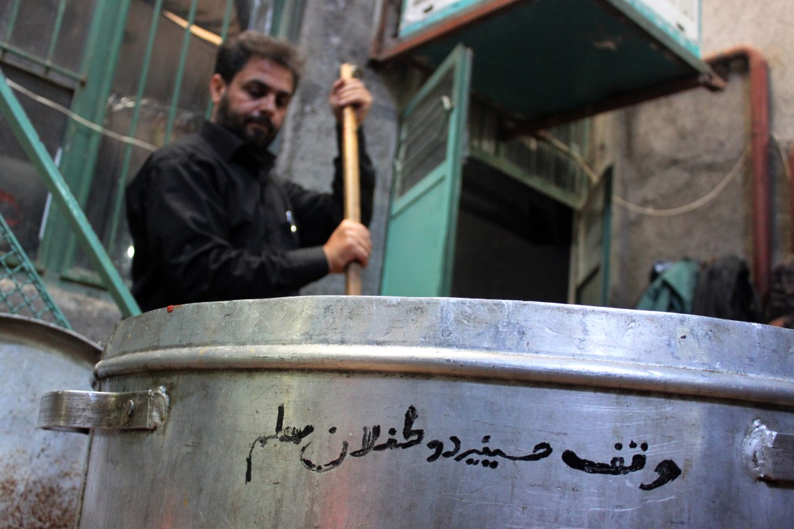 سوگواره سوم-عکس 15-جلال صابری-جلسه هیأت فضای بیرونی