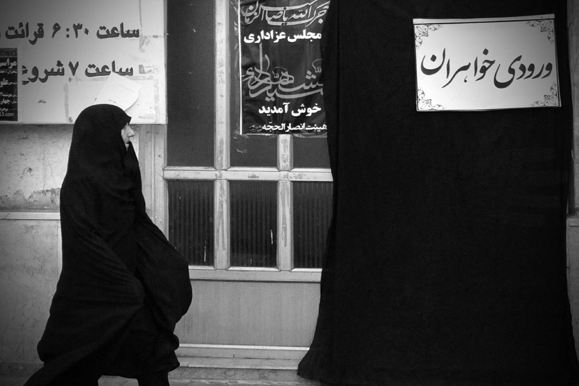 سوگواره چهارم-عکس 20-جلال صابری-جلسه هیأت فضای بیرونی