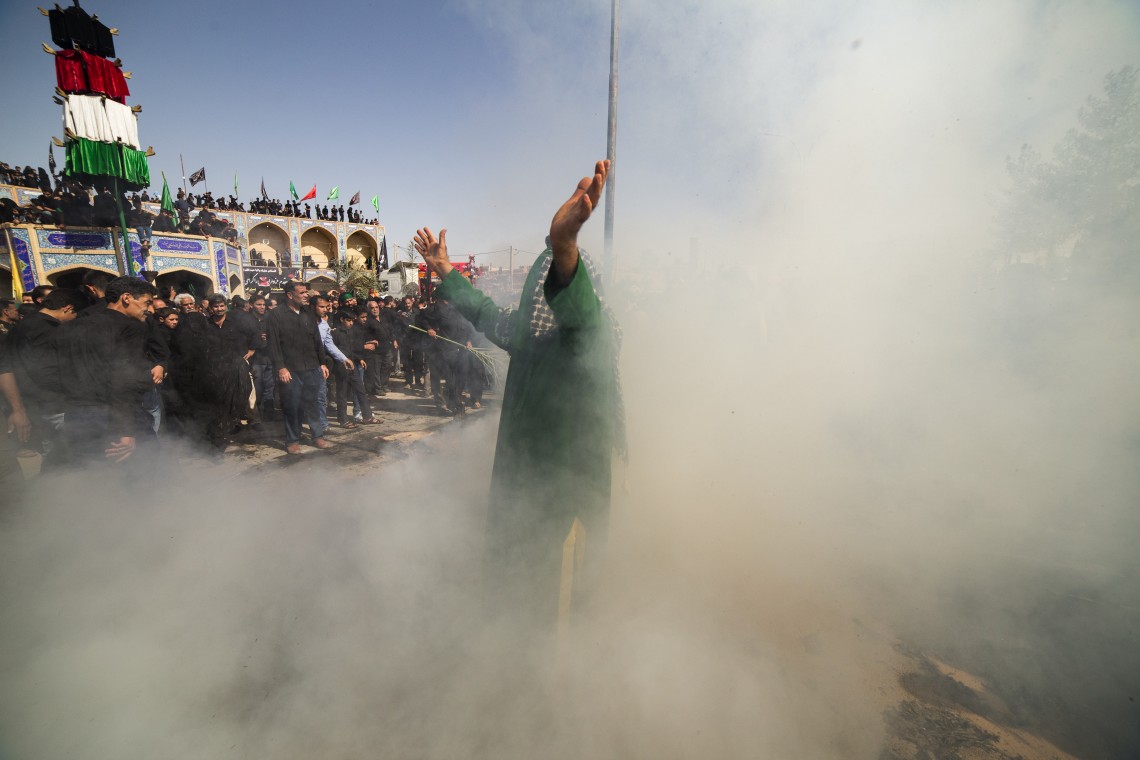 فراخوان ششمین سوگواره عاشورایی عکس هیأت-علی  حسن زاده-بخش اصلی -جلسه هیأت