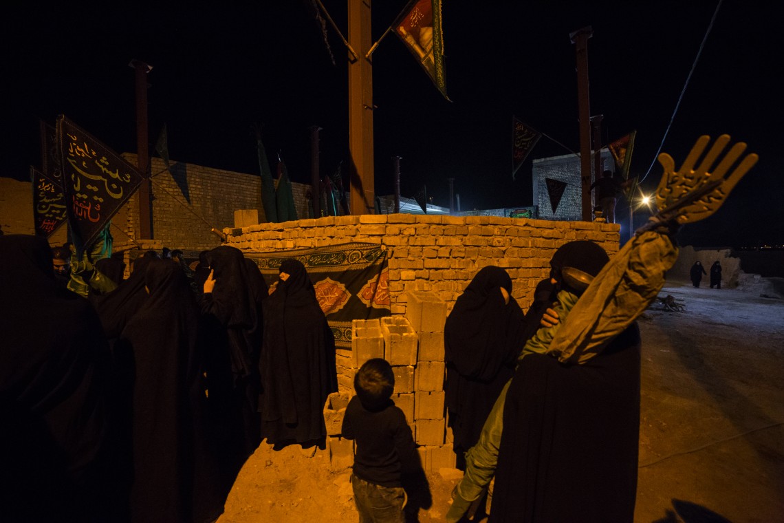 فراخوان ششمین سوگواره عاشورایی عکس هیأت-علی  حسن زاده-بخش اصلی -جلسه هیأت