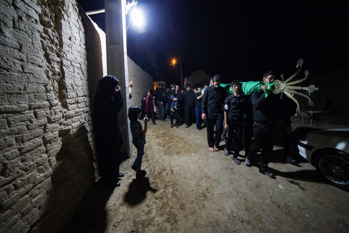 فراخوان ششمین سوگواره عاشورایی عکس هیأت-علی  حسن زاده-بخش اصلی -جلسه هیأت