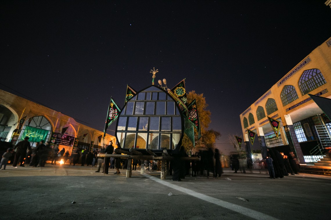 فراخوان ششمین سوگواره عاشورایی عکس هیأت-علی  حسن زاده-بخش اصلی -جلسه هیأت