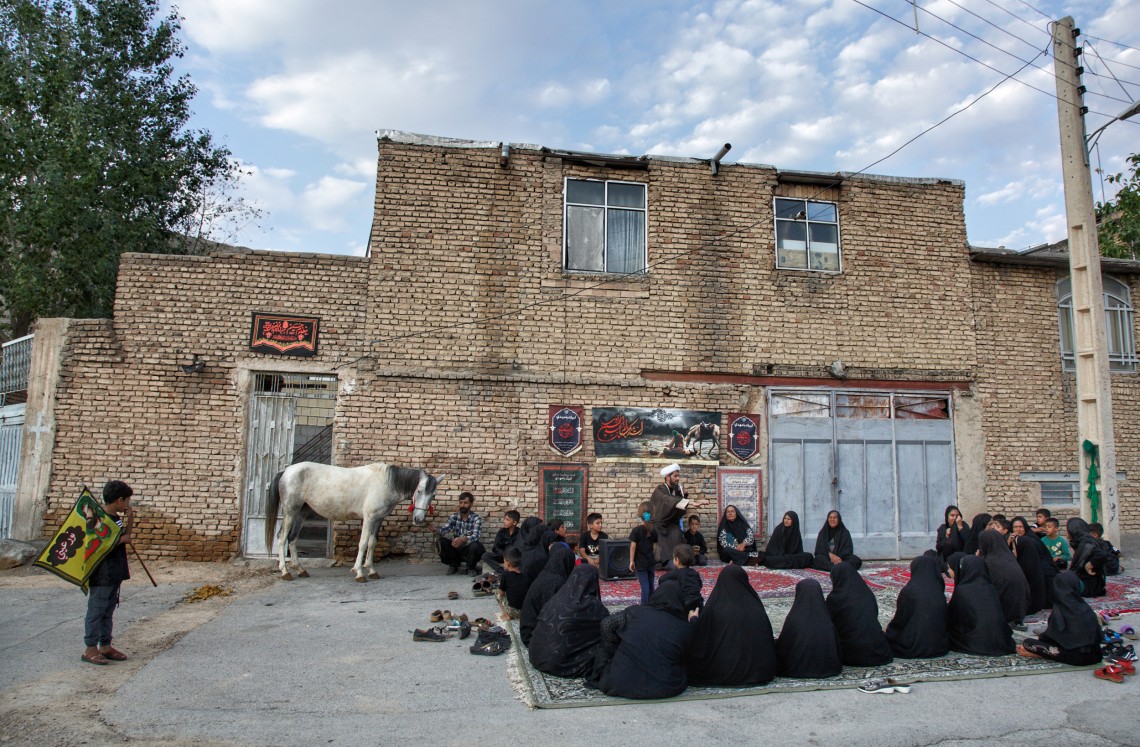 یازدهمین سوگواره عاشورایی عکس هیأت-مریم آل مومن دهکردی-بخش اصلی-روایت هیأت(مجموعه عکس)