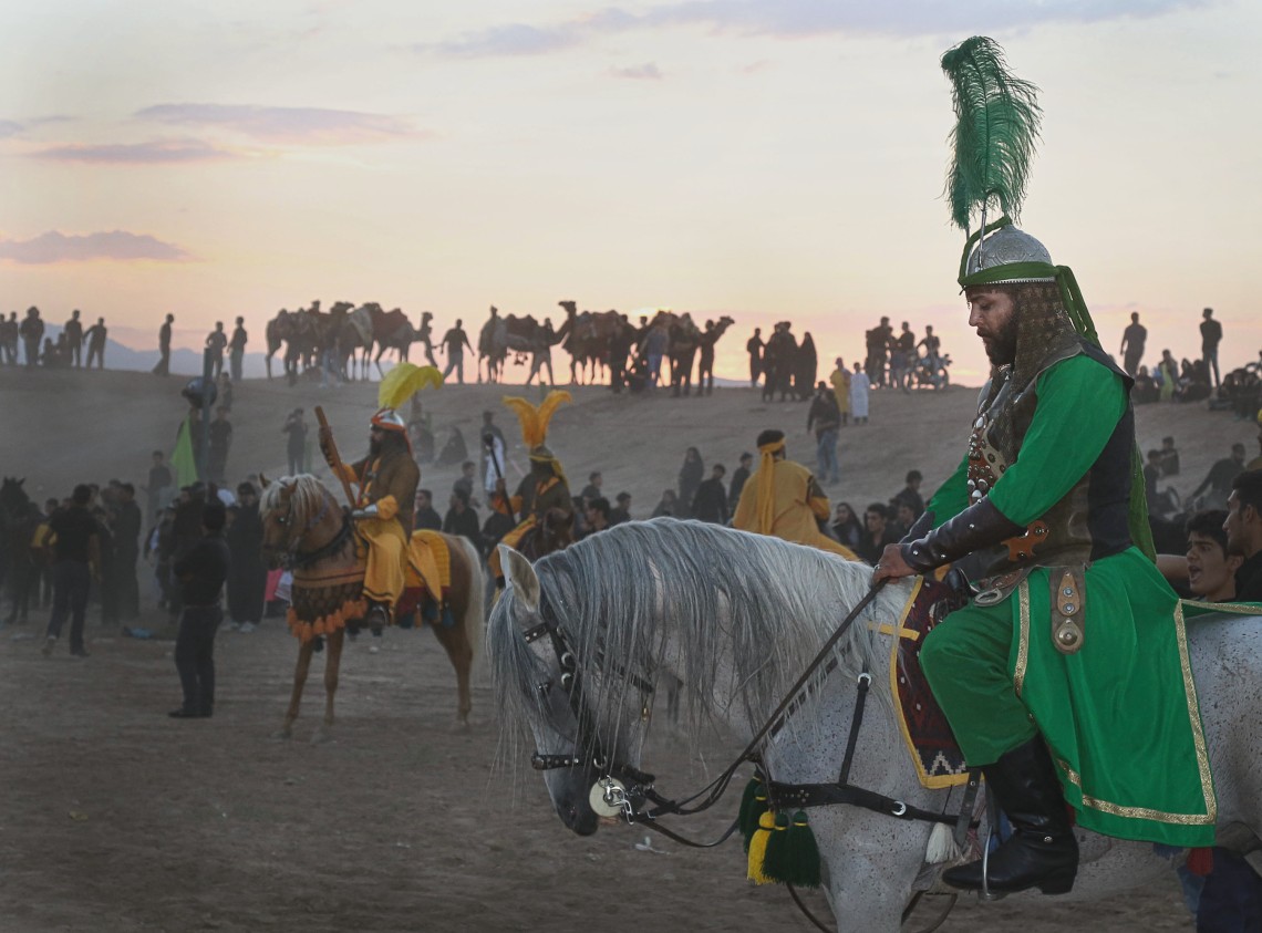 سوگواره پنجم-عکس 31-حامد نيرومند-جلسه هیأت فضای بیرونی
