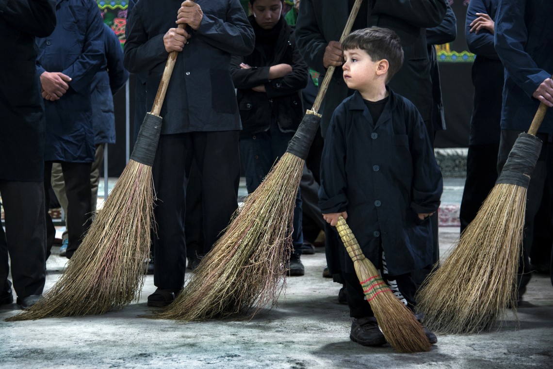 سوگواره چهارم-عکس 38-مهدی طاهری-جلسه هیأت فضای بیرونی