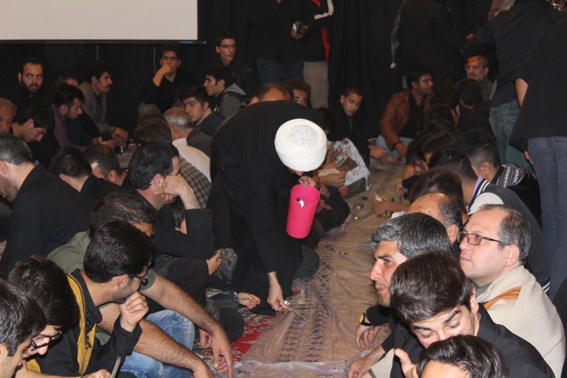 سوگواره سوم-عکس 6-داوود ذوالفقاری-جلسه هیأت فضای داخلی