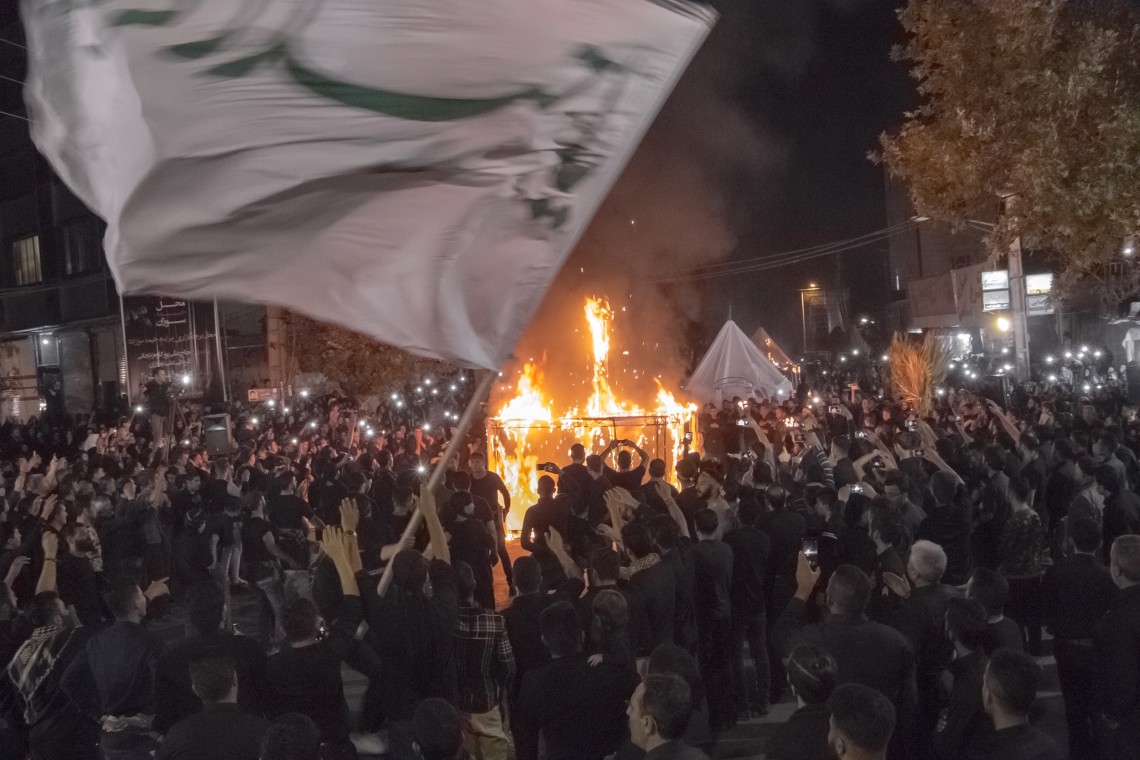 فراخوان ششمین سوگواره عاشورایی عکس هیأت-اصغر عاصم کفاش-بخش اصلی -جلسه هیأت