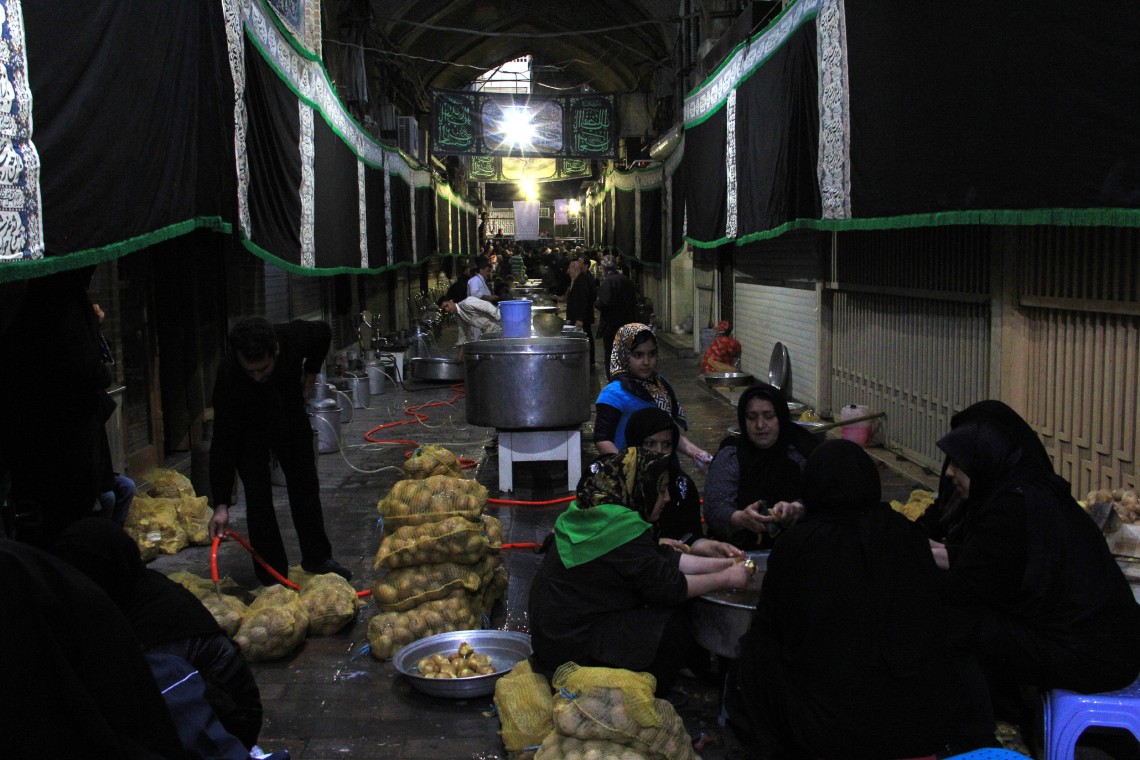 سوگواره دوم-عکس 7-محمد عباس نژاد فرد-جلسه هیأت فضای داخلی