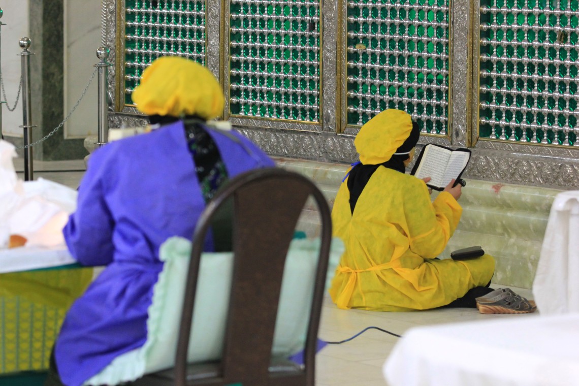 دهمین سوگواره عاشورایی عکس هیأت-محمد  آهنگر-مجالس احیای امراهل‌البیت علیهم‌السلام مجموعه عکس-دوربین دیجیتال-میاندار هیأت، میاندار خدمت (هیأت و خدمات اجتماعی)