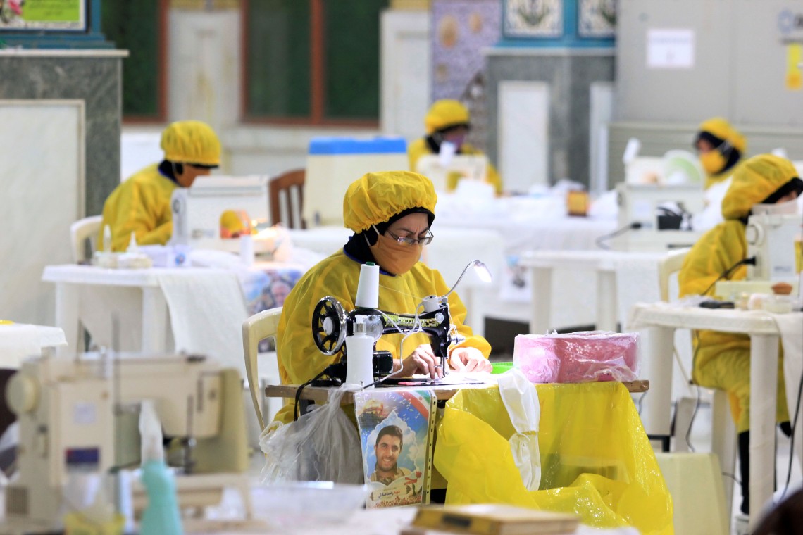 دهمین سوگواره عاشورایی عکس هیأت-محمد  آهنگر-مجالس احیای امراهل‌البیت علیهم‌السلام مجموعه عکس-دوربین دیجیتال-میاندار هیأت، میاندار خدمت (هیأت و خدمات اجتماعی)