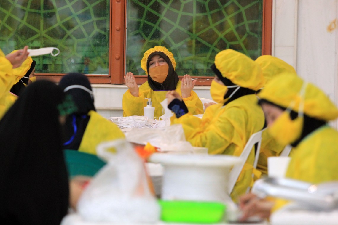 دهمین سوگواره عاشورایی عکس هیأت-محمد  آهنگر-مجالس احیای امراهل‌البیت علیهم‌السلام مجموعه عکس-دوربین دیجیتال-میاندار هیأت، میاندار خدمت (هیأت و خدمات اجتماعی)