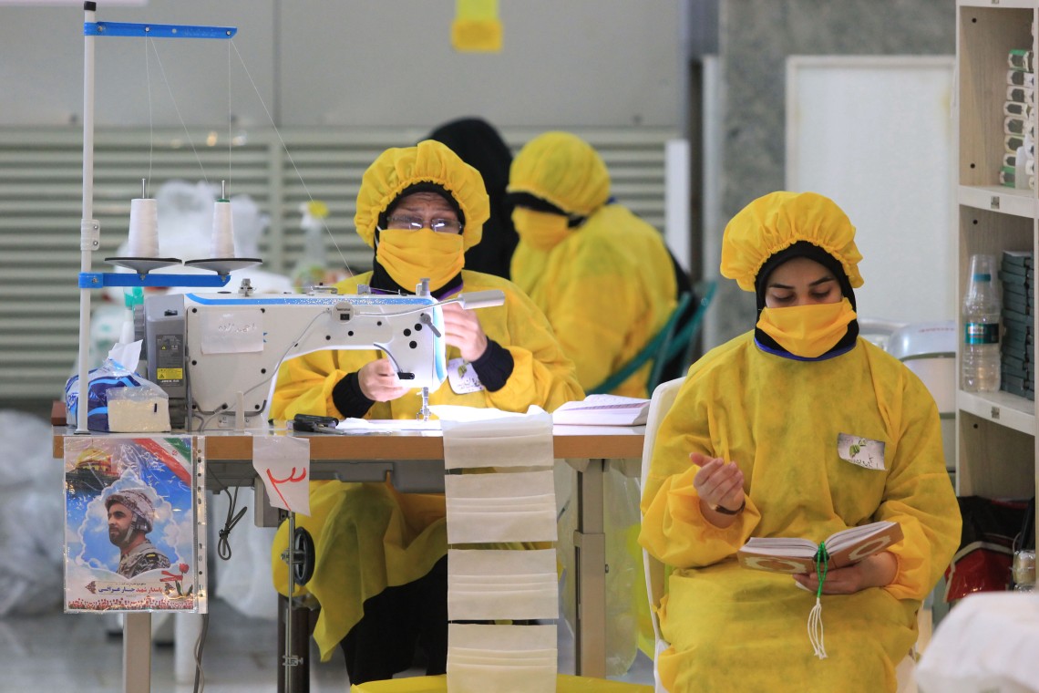 دهمین سوگواره عاشورایی عکس هیأت-محمد  آهنگر-مجالس احیای امراهل‌البیت علیهم‌السلام مجموعه عکس-دوربین دیجیتال-میاندار هیأت، میاندار خدمت (هیأت و خدمات اجتماعی)