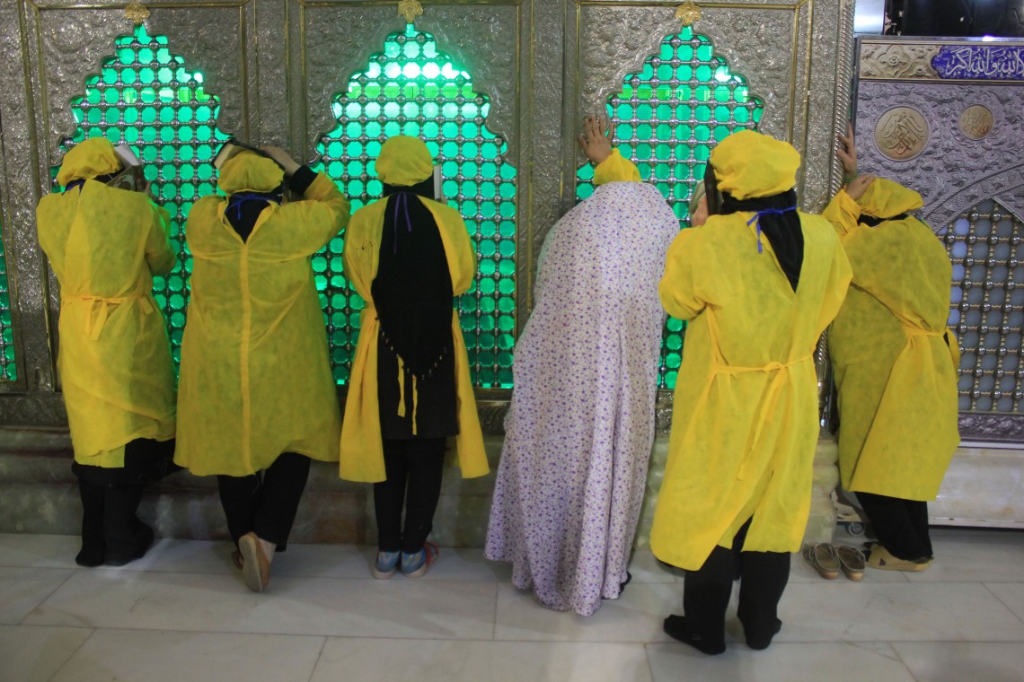 دهمین سوگواره عاشورایی عکس هیأت-محمد  آهنگر-مجالس احیای امراهل‌البیت علیهم‌السلام مجموعه عکس-دوربین دیجیتال-میاندار هیأت، میاندار خدمت (هیأت و خدمات اجتماعی)