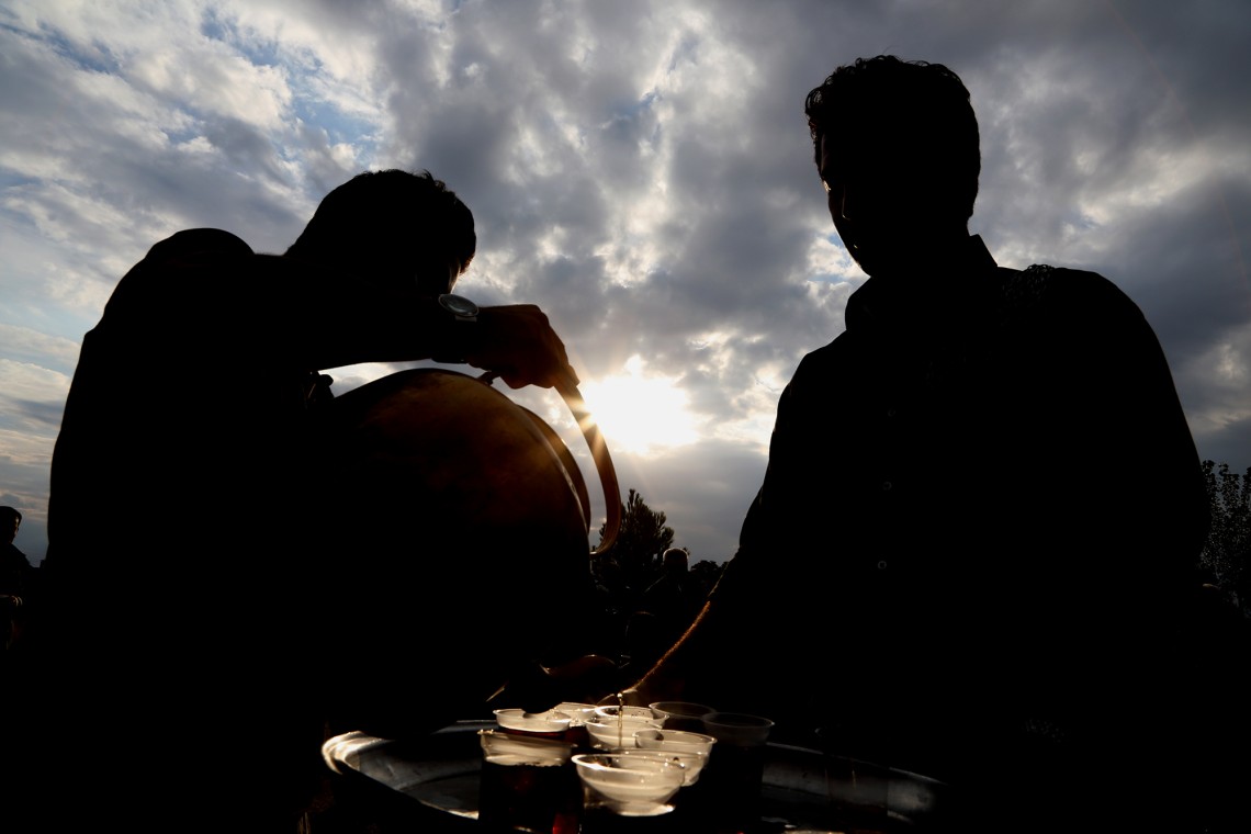 سوگواره سوم-عکس 1-کامین عباسی پیانی-جلسه هیأت فضای بیرونی