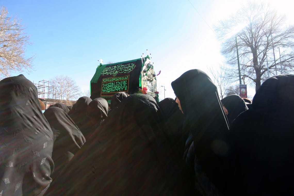 سوگواره سوم-عکس 17-فاخته جلایر نژاد-جلسه هیأت فضای بیرونی