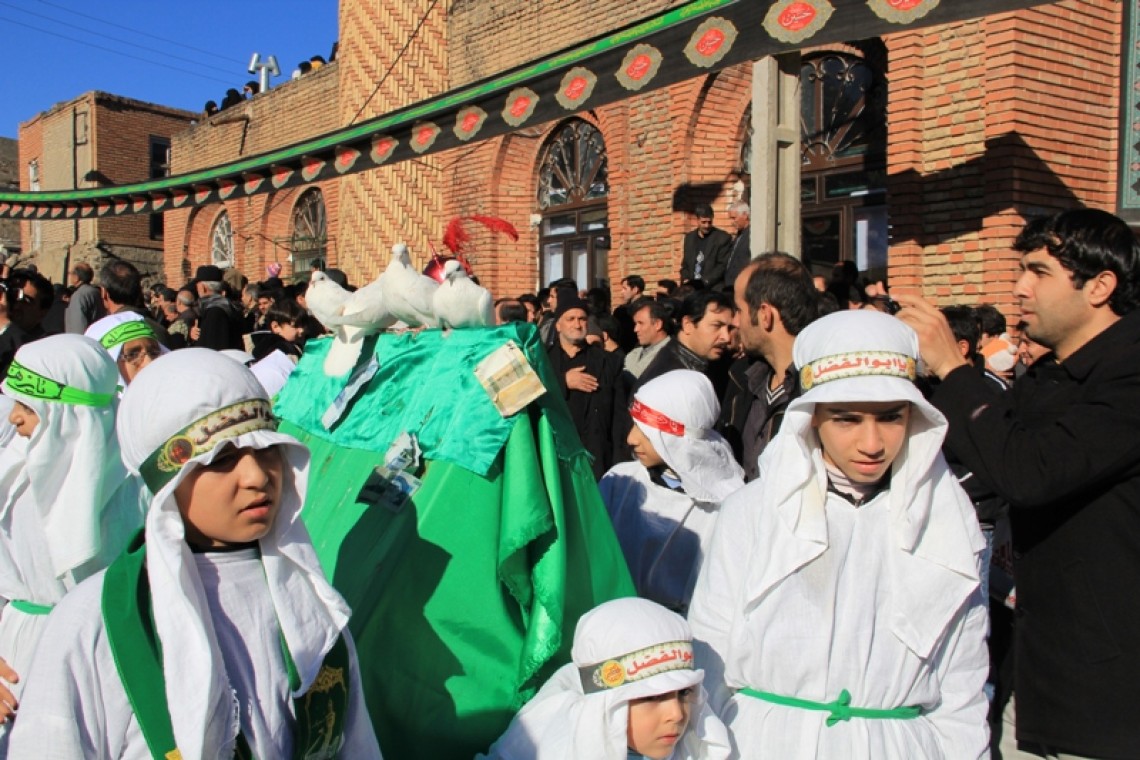 سوگواره دوم-عکس 1-پرویز انصاری-جلسه هیأت فضای داخلی