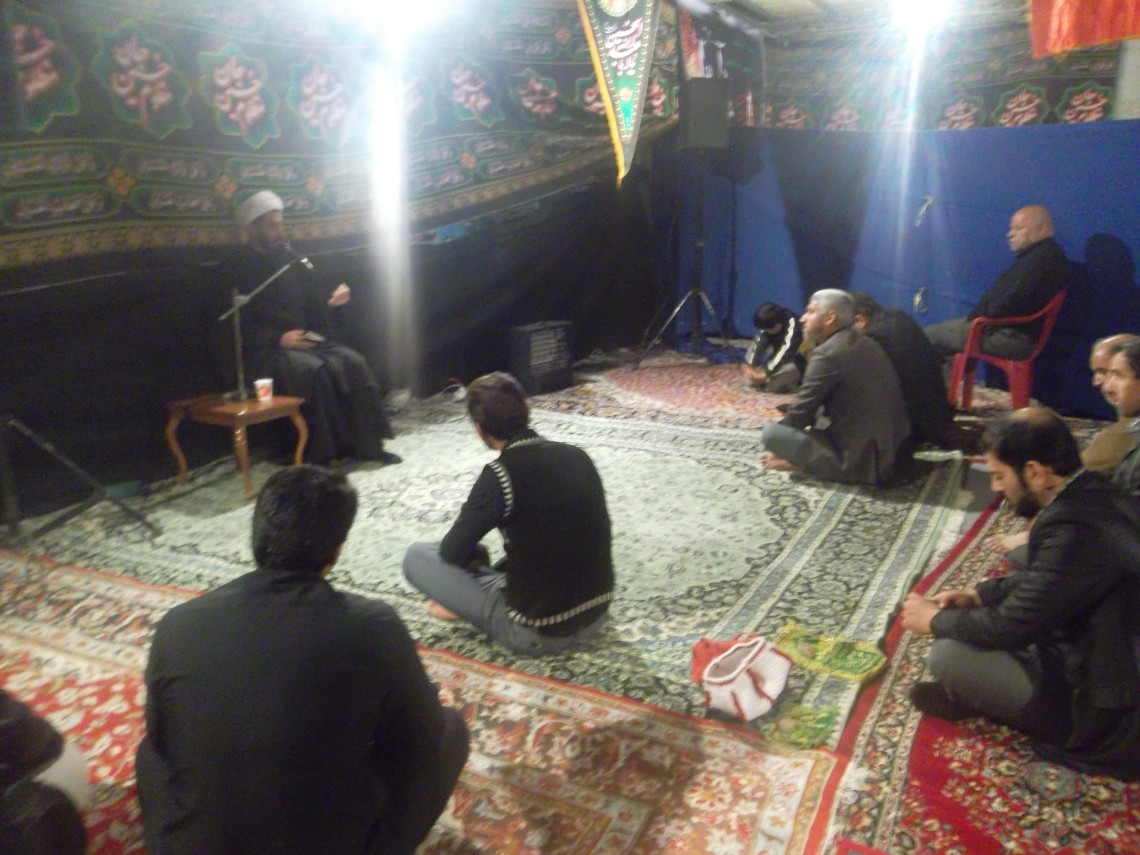 سوگواره چهارم-عکس 10-علیرضا عسگری زاده-جلسه هیأت فضای داخلی