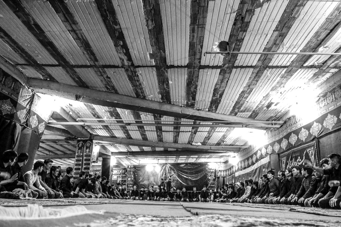 سوگواره پنجم-عکس 17-یوسف قاسمی-جلسه هیأت فضای بیرونی