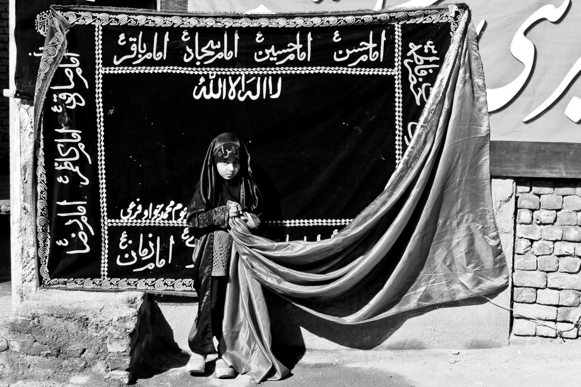 فراخوان ششمین سوگواره عاشورایی عکس هیأت-حسین آذر-بخش اصلی -جلسه هیأت