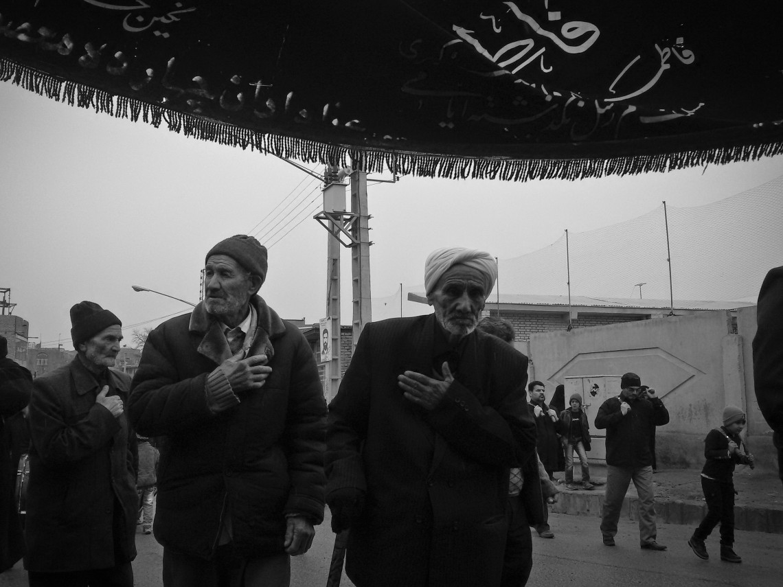 سوگواره سوم-عکس 7-حسین آذر-جلسه هیأت فضای بیرونی