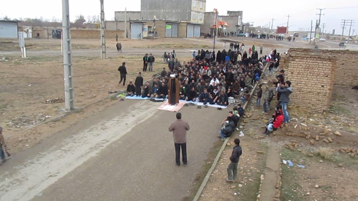 سوگواره سوم-عکس 5-حسين  غيوري-جلسه هیأت فضای بیرونی