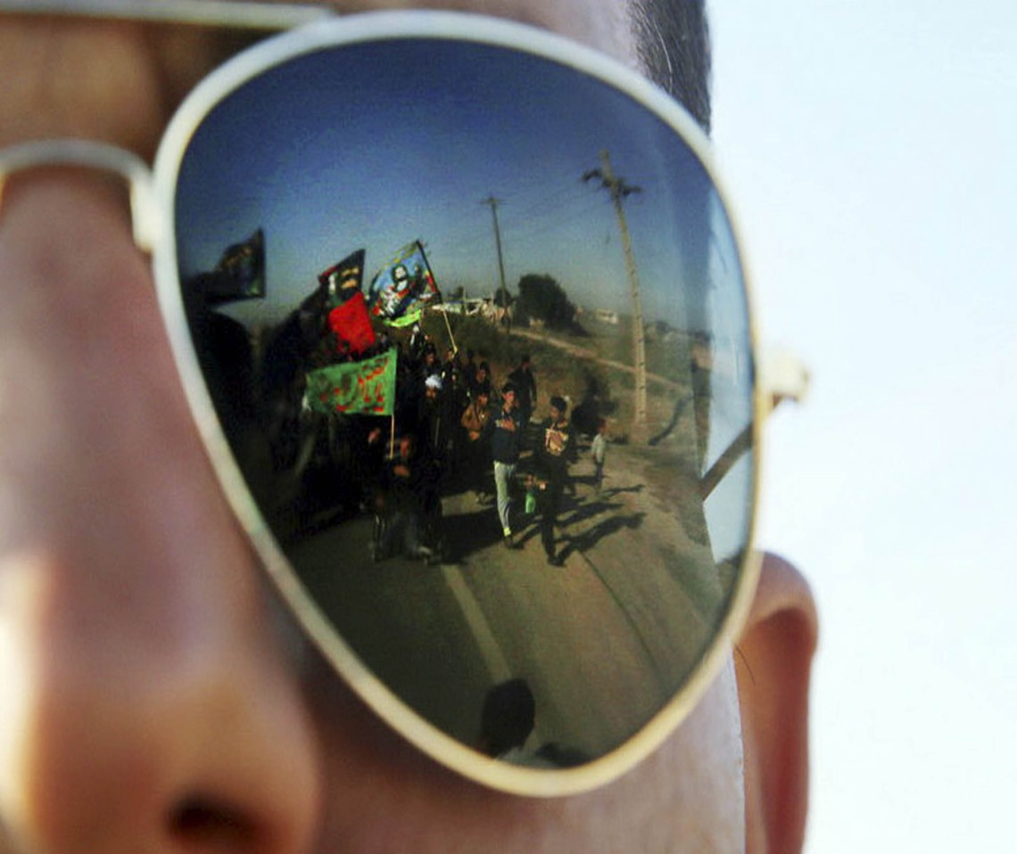 سوگواره سوم-عکس 2-حدیقه
 اسفندانی
-پیاده روی اربعین از نجف تا کربلا