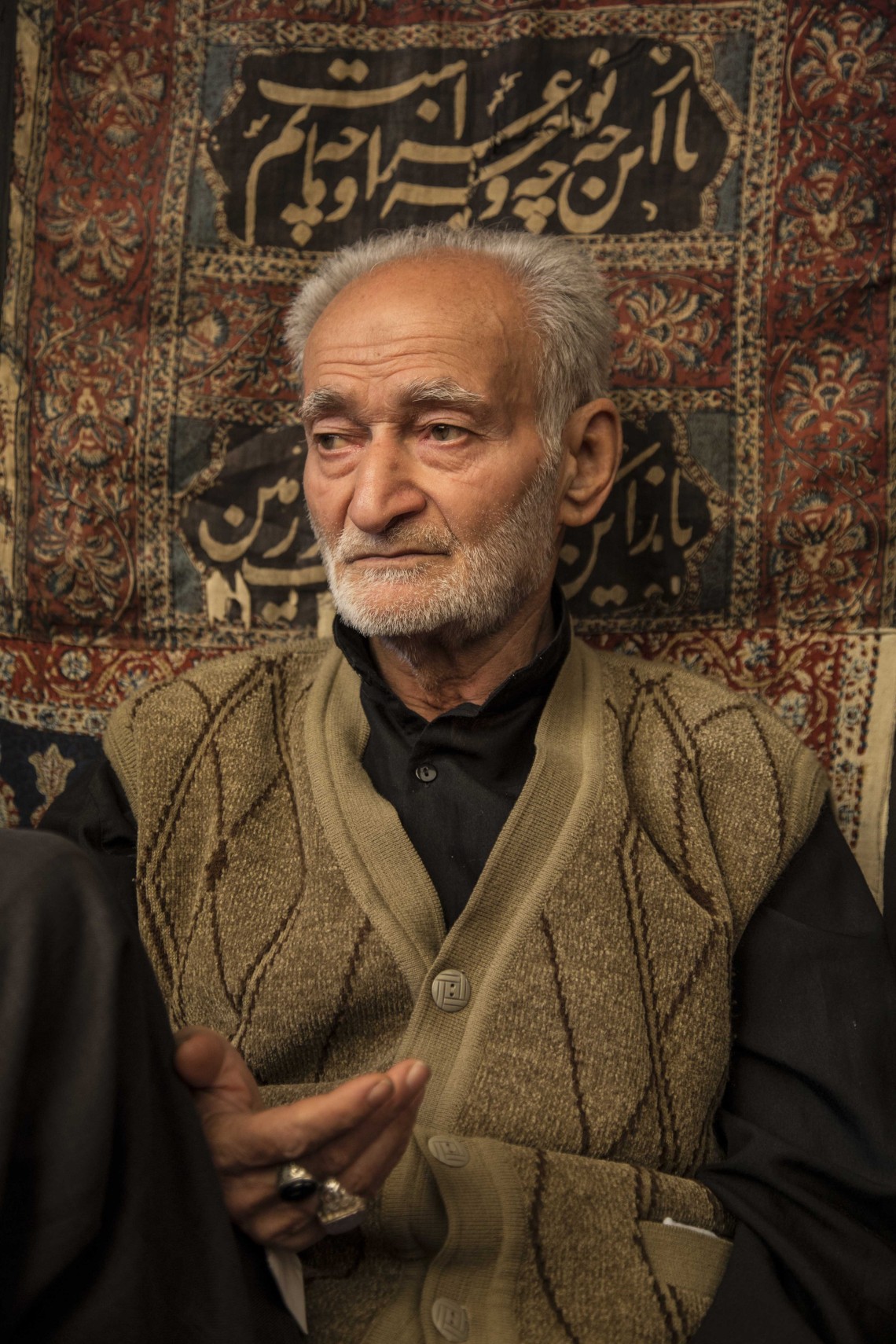 سوگواره چهارم-عکس 63-علی بیات-جلسه هیأت فضای داخلی