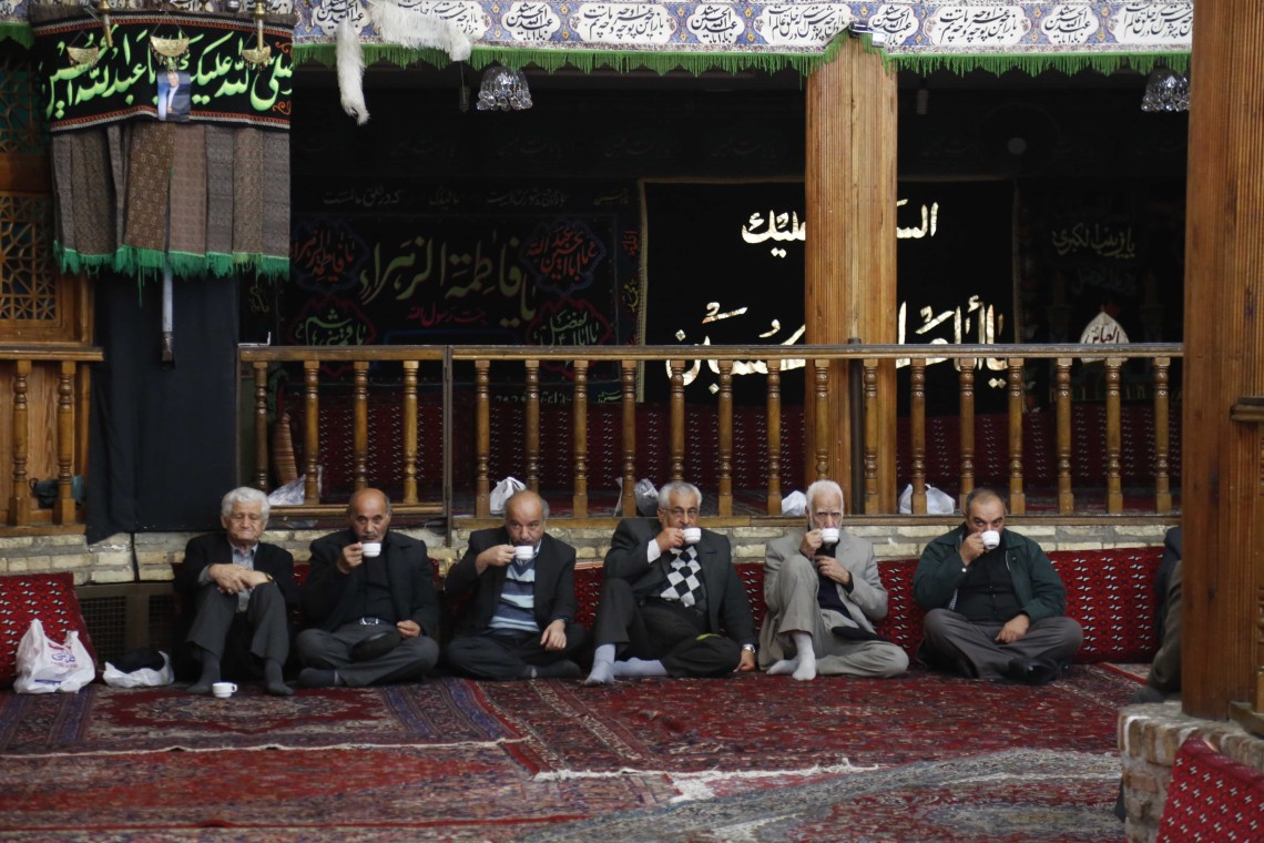 سوگواره چهارم-عکس 69-علی بیات-جلسه هیأت فضای داخلی